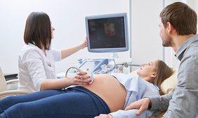 Ultraschalluntersuchung beim Frauenärztin